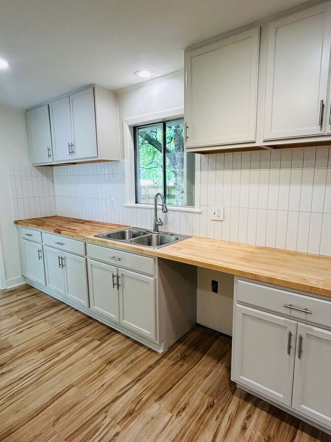 Building Photo - 3 bed 2 bath home for lease - Call 601-826...