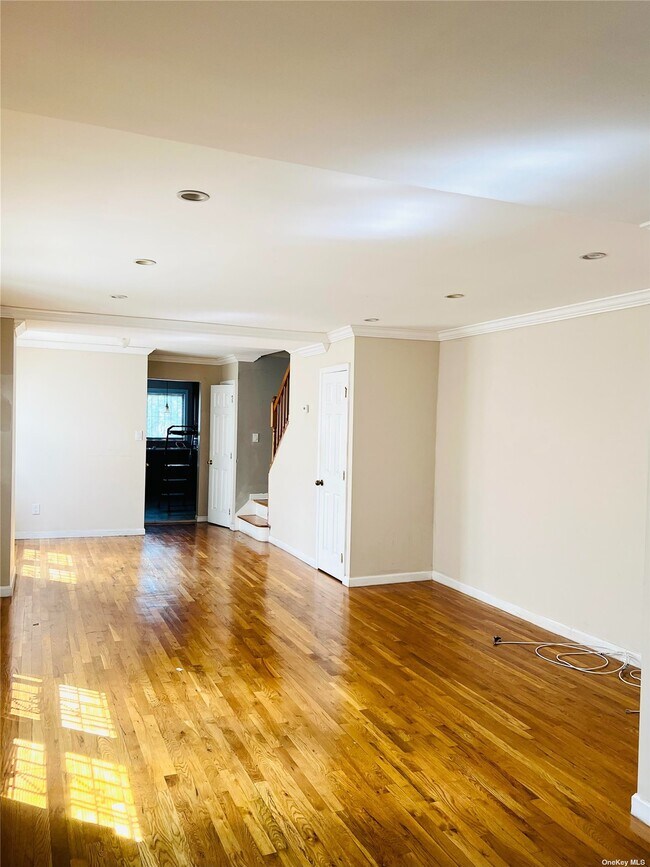 Building Photo - 117-24-117201 201 Pl