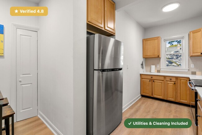 Foto del edificio - RoostUp Furnished Private Bedroom with Private Ensuite Bath in Jamaica Plain