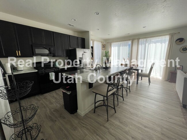 Building Photo - Half off first months rent!! New reduced p...