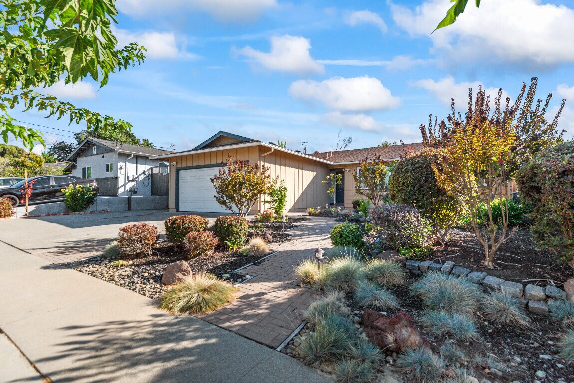 Primary Photo - 2283 Panoramic Dr