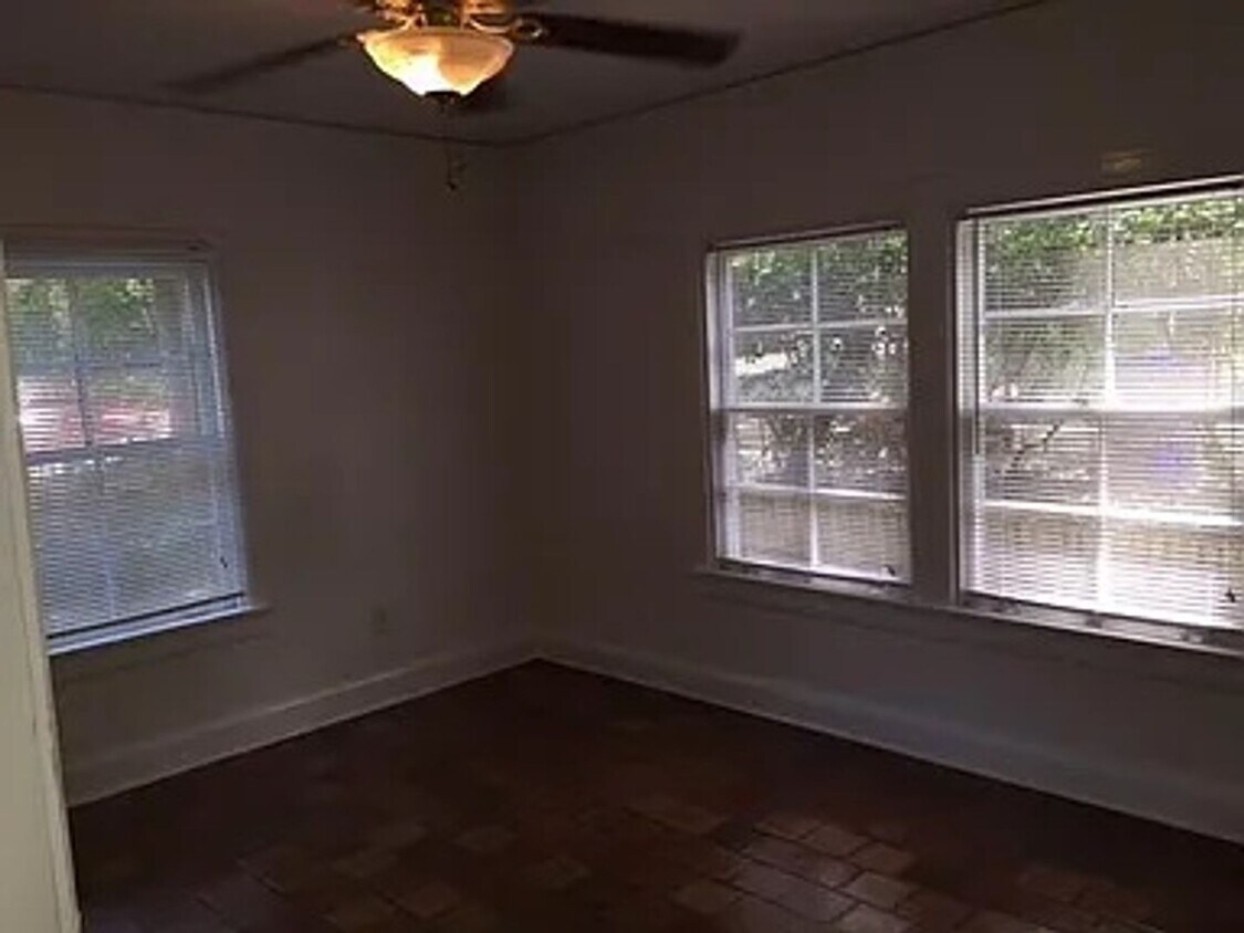 Foto del edificio - 3 bed 2 bath house near UF campus