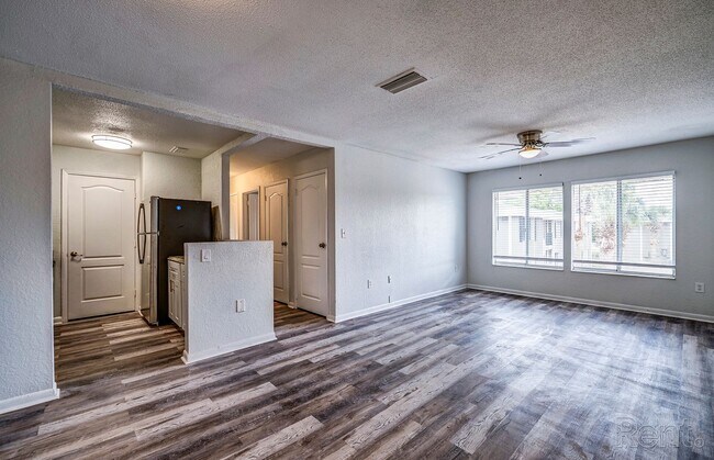 Interior Photo - Everest Gardens