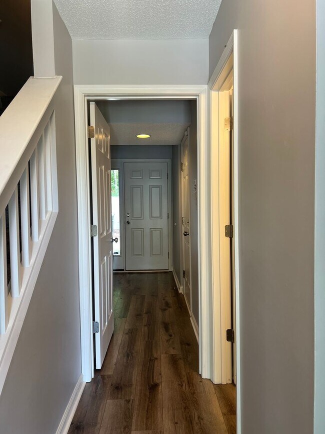 Foto del edificio - 991 Hollymeade Cir