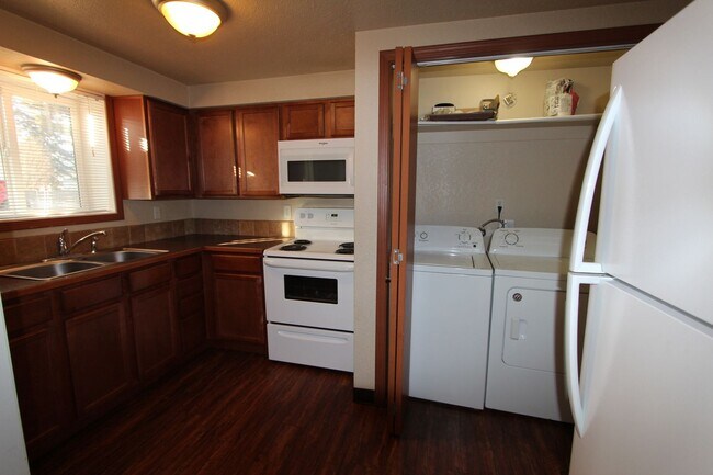 Building Photo - Great Spokane Valley Location-2 bed 1 bath...