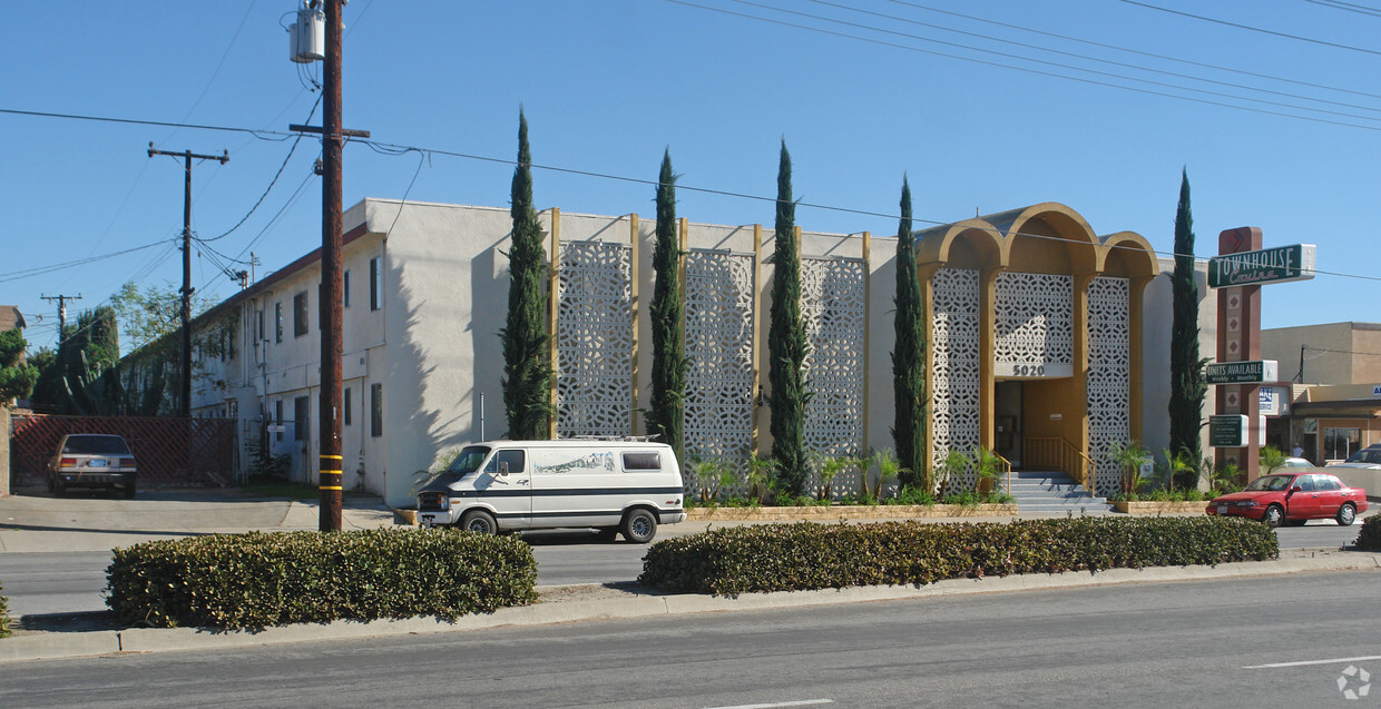 Casa adosada de Covina, - Townhouse Covina Apts