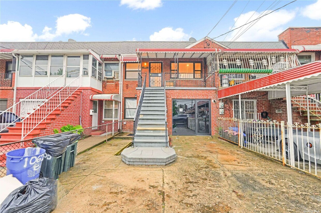 Primary Photo - 1062 E 105th St