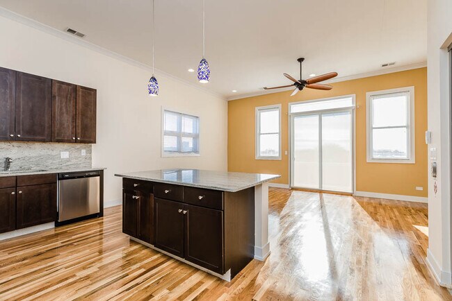 Foto del edificio - 4808 N Spaulding Ave