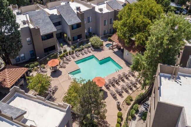 Ubicado en Albuquerque, Nuevo México. - La Mirage Apartment Homes