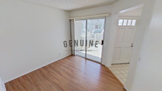 Building Photo - Charming 1Bd Upstairs Condo w/ Den & Garage