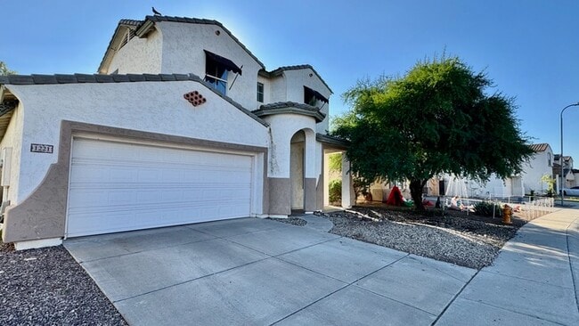 Building Photo - 1221 E Chambers St