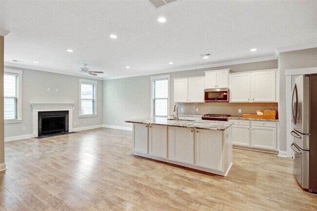 Building Photo - 1914 Mossdale Dr, Johns Island, SC 29455 -...