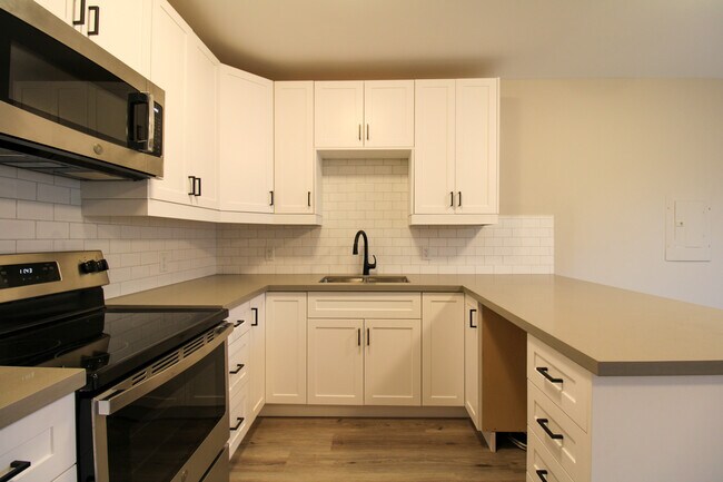 Building Photo - 633 Wilson St