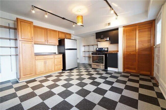 Kitchen - 3513 Melwood Ave
