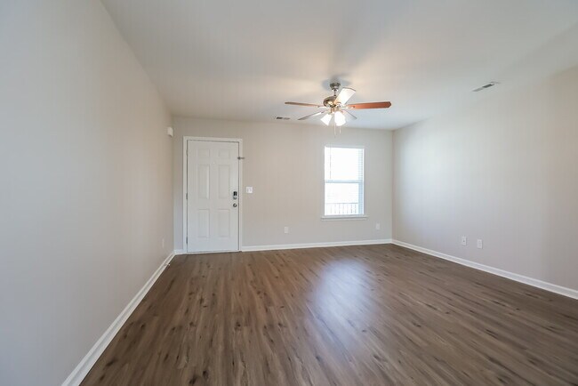 Building Photo - 408 Bronson Dr