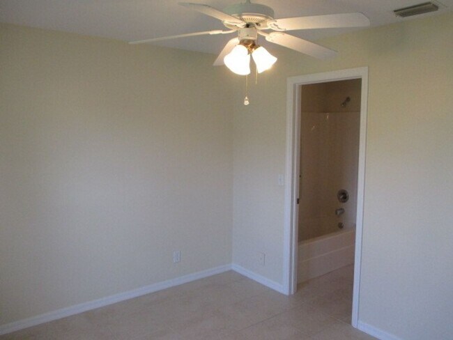 Foto del edificio - SW Area Home with a Den
