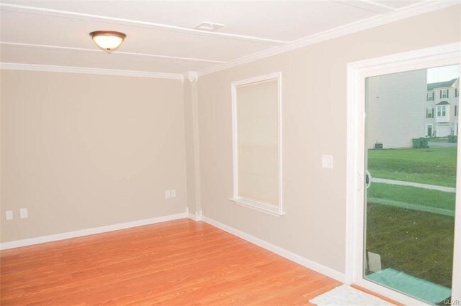 Building Photo - 17 White Rose Lane