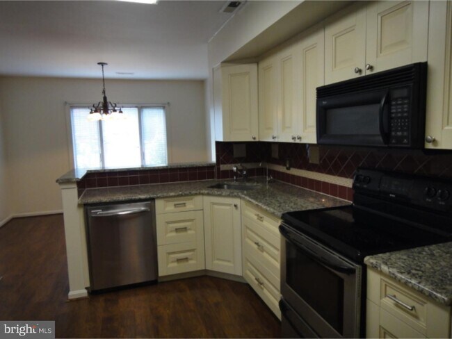 Building Photo - 43 Roseberry Ct