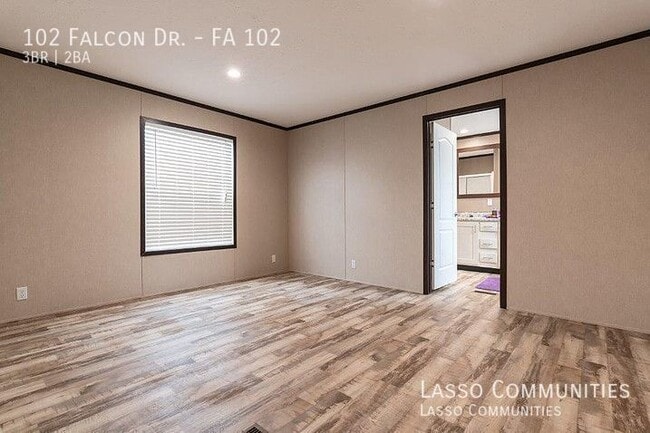 Building Photo - 102 Falcon Dr