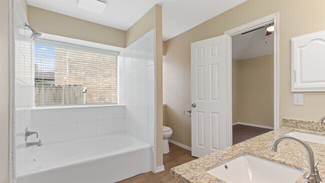 Foto del edificio - 22503 Holly Branch Dr
