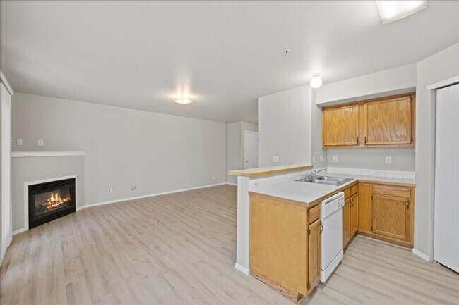 Building Photo - 6305I Chapel Hill Blvd