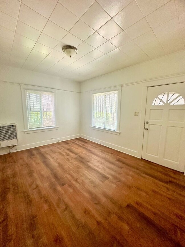 Building Photo - 732-738 Gaviota LB