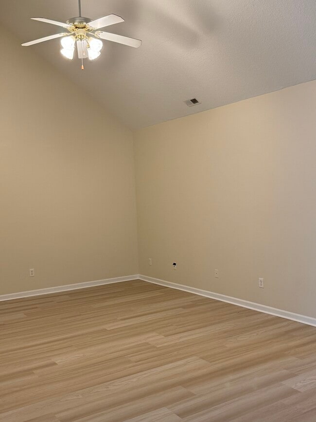 Building Photo - 3553 Oak Villa Way