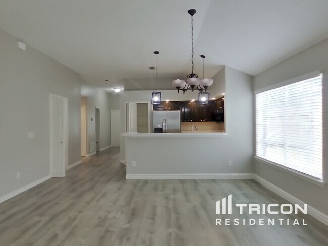 Foto del edificio - 7727 Mystic Point Ct W