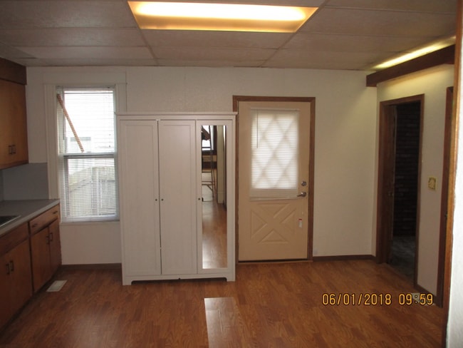 Building Photo - 514 9th St N