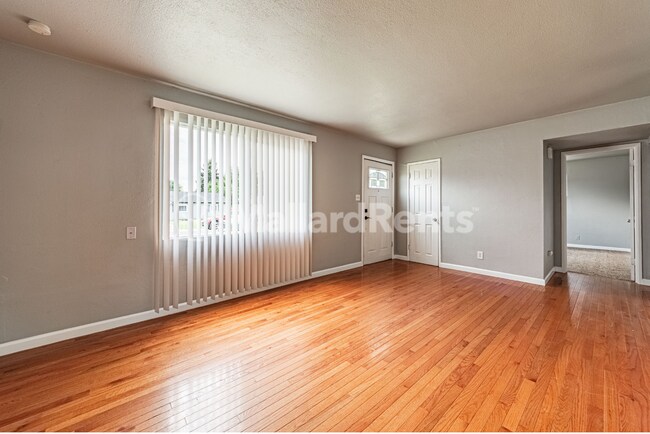 Building Photo - Move In Special $500 off August Rent!