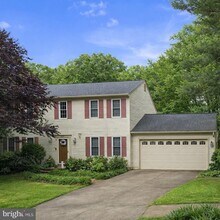 Building Photo - 9372 Tartan View Dr