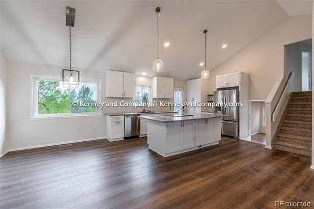 Foto del edificio - 693 Grey Eagle Cir S