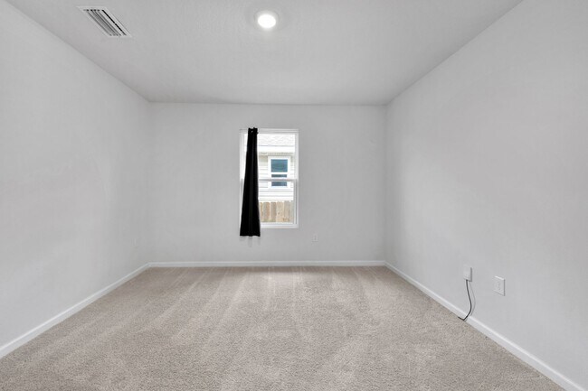 Building Photo - Open Kitchen, Covered Porches & Walkable S...