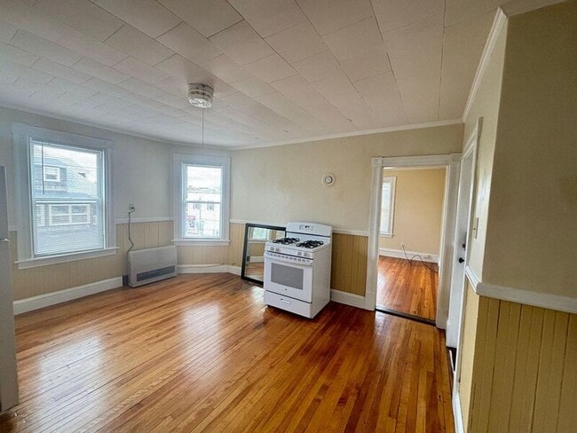 Building Photo - 68 Laval St