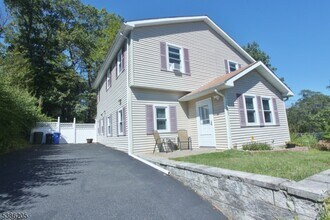 Building Photo - 23 Iowa Ave