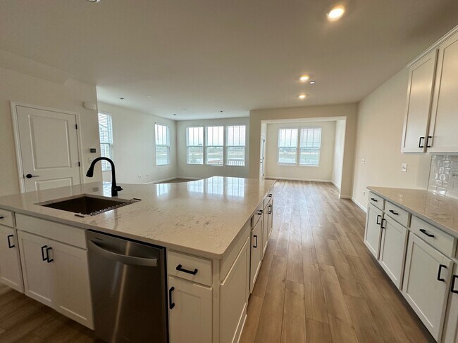 Foto del edificio - 5955 Hawkweed Dr
