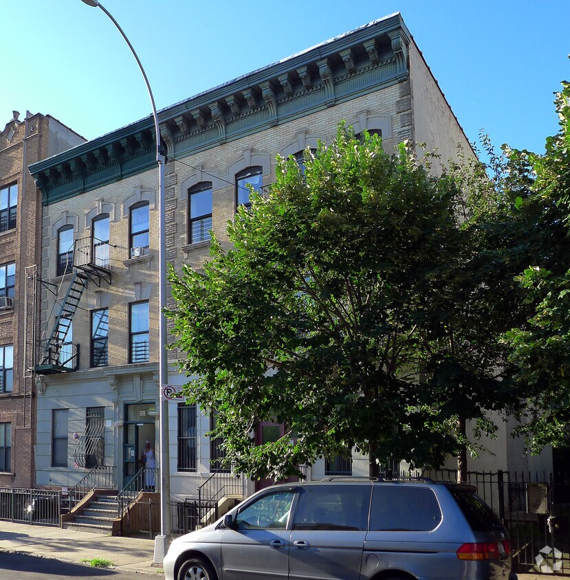 Primary Photo - 96 Pulaski St