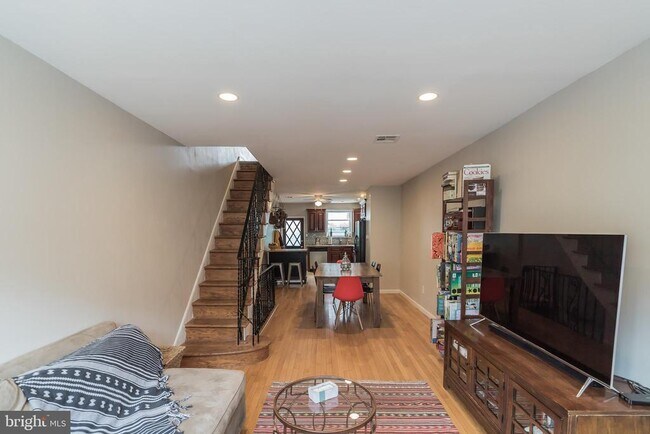 Building Photo - 812 Sears St