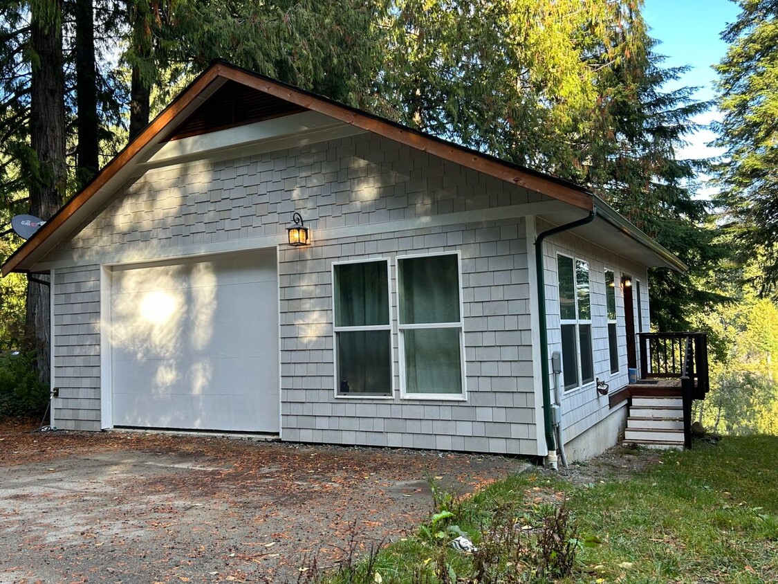 Primary Photo - 491 Lake Dawn Rd