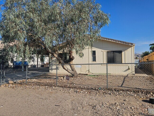 Foto del edificio - Large 3 bed/2 bath manufactured home in de...