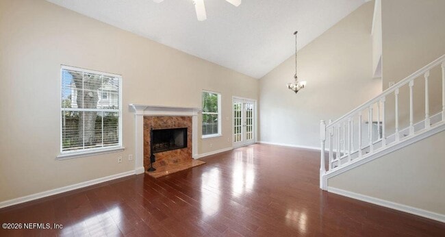 Building Photo - 629 10th Ave S