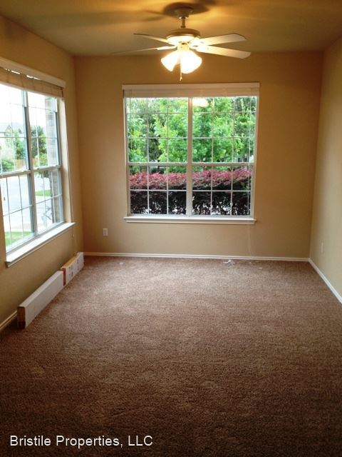 Building Photo - 3 br, 2.5 bath House - 10804 Strand