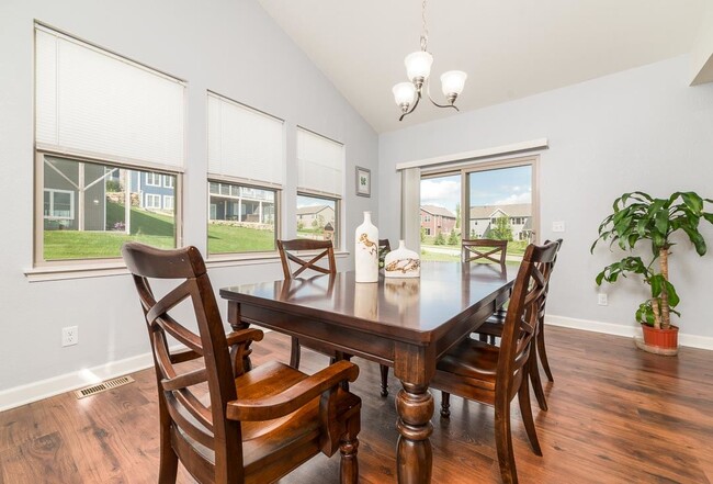 Foto del edificio - 118 W Whispering Pines Way