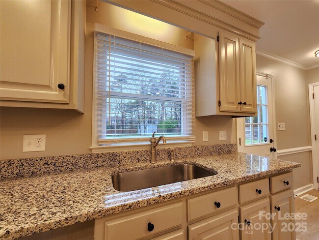 Foto del edificio - 7232 Sheffingdell Dr