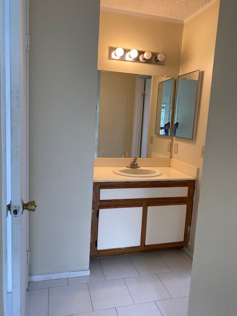 Building Photo - 4260 Third Ave