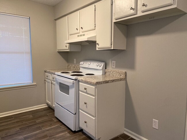 Building Photo - 150 Stratford Ln