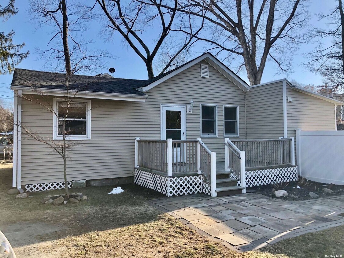Primary Photo - 24 Begonia Rd