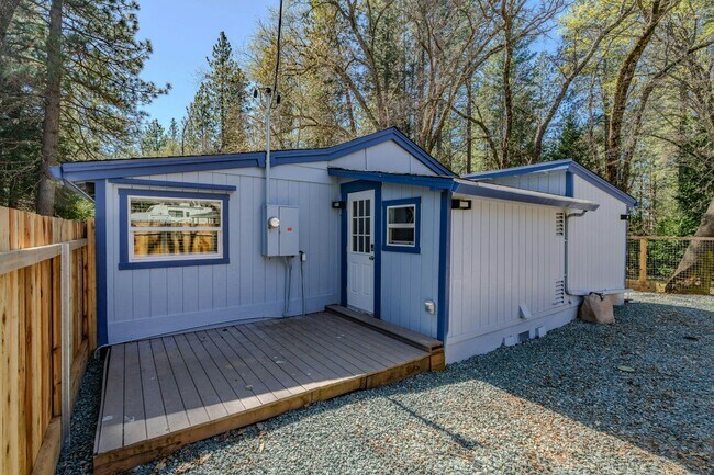 Building Photo - 202 Lambert Ln
