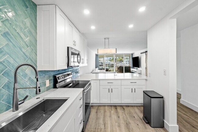 Foto del edificio - 698 NE Spanish River Blvd