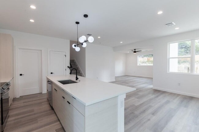 Foto del edificio - 21515 Patton Ave